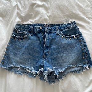 Abercrombie & Fitch High-Rise Shorts Size 28 - Worn 3x